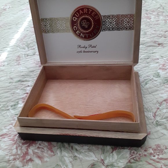 Rocky Patel 25th Anniversary empty cigar box - Picture 2 of 5